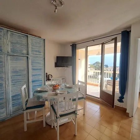 T2 Avec Terrasse A Saint Aygulf - Ideal Pour 3 Personnes *